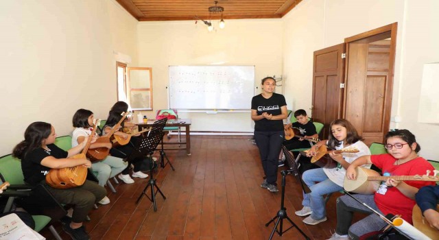 Talastan çocuklara özel bağlama kursu