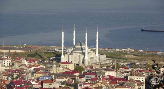 Tamamlandığında Doğu Karadenizin en büyük cami ve külliyesi olacak