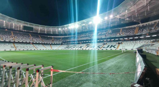 Taraftarlar güvenli bir şekilde stat dışına çıkarıldı