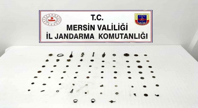 Tarihi eserleri satmak için müşteri ararken jandarmaya yakalandı