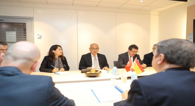 Tarım ve Orman Bakanı Kirişci, İspanyalı mevkidaşı Puchadesle bir araya geldi