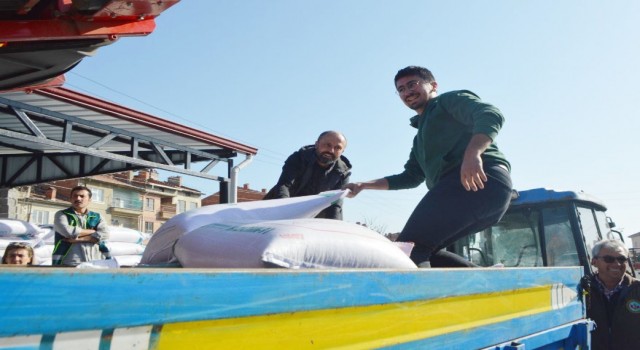 Tavşanlıda çiftçilere sertifikalı tohumları teslim edildi