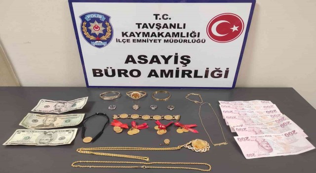 Tavşanlıda evden ziynet eşyası çalan 3 şüpheli yakalandı