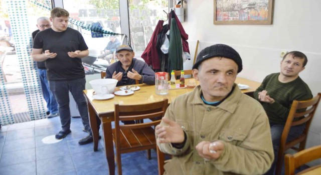 Tavşanlıda Mecnunlara yemek ikramı programı
