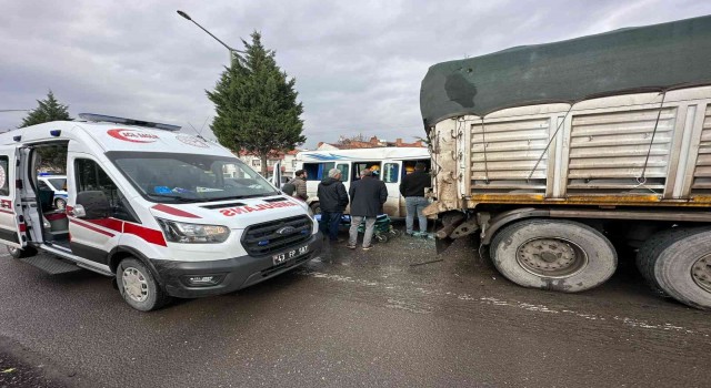 Tavşanlıda trafik kazası; 2 yaralı