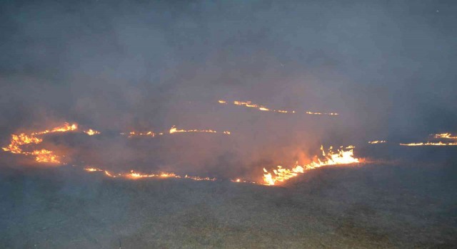 Tekirdağda 700 dönüm anız alev alev yandı