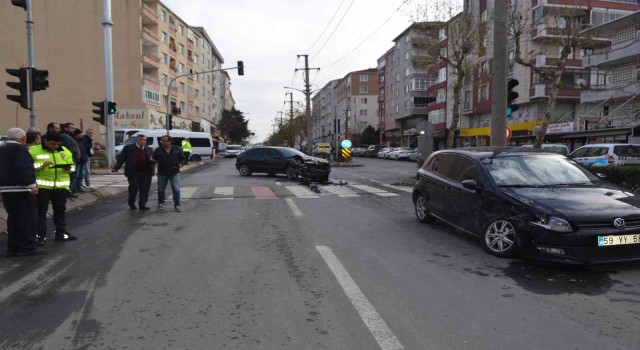 Tekirdağda iki aracın çarpıştığı yaralamalı kaza kamerada