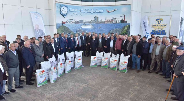 Tekkeköyden çiftçilere tohum desteği