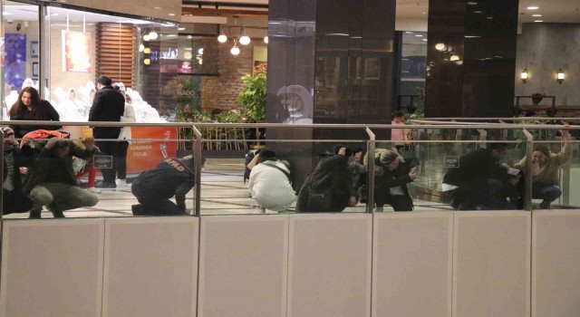 Telefonlara uyarı geldi, vatandaşlar ‘Çök-Kapan-Tutun yaptı