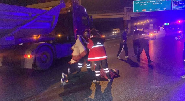 TEMde akılalmaz kaza: Şakalaşırken motosikletten düştüler