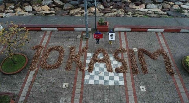 Temizlik işçileri sonbahar yapraklarından 10 Kasım yazdı