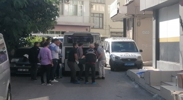 Terastan düşen adam feci şekilde can verdi