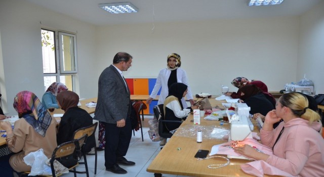 Tercan Halk Eğitimi Merkezi kursları ara vermeden devam ediyor