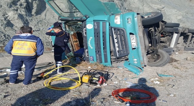 Tercanda tırın devrilmesi sonucu 1i çocuk 3 kişi yaralandı