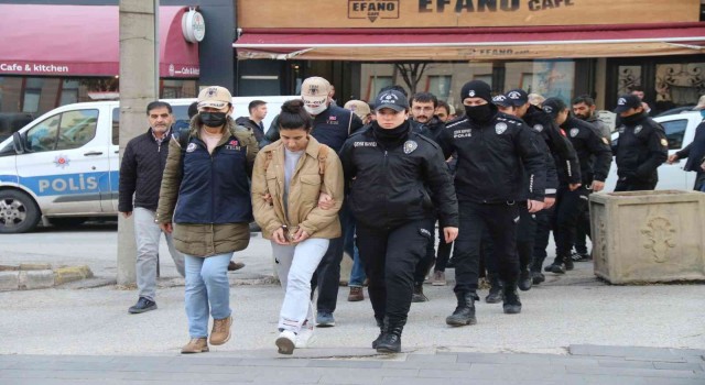 Terör örgütü propagandası zanlıları adliyeye sevk edildi