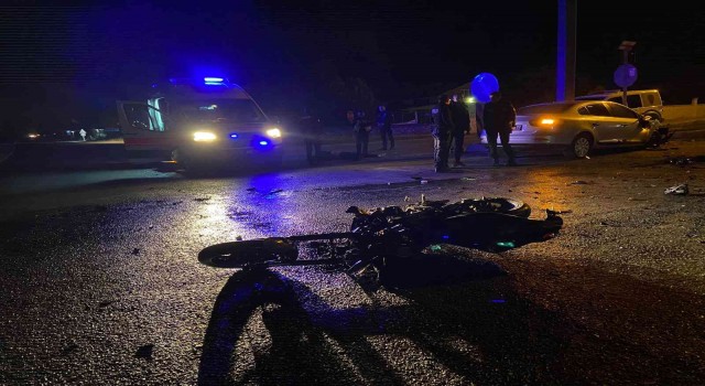 Tirede motosiklet ile otomobil çarpıştı: 1 kişi hayatını kaybetti