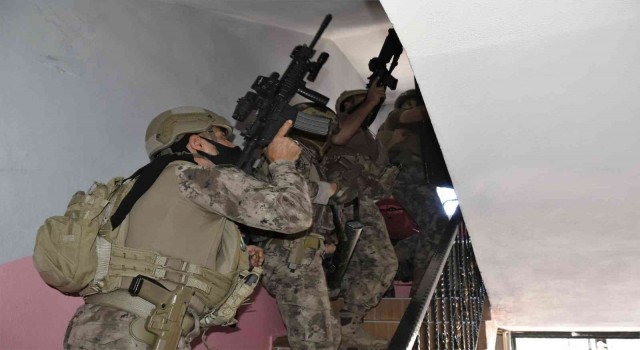 Torbacılara gündüz vakti özel harekatla baskın: Operasyon havadan görüntülendi