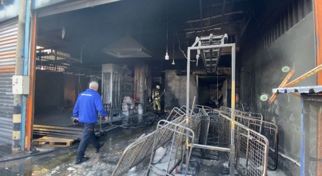 Torbalıda boya atölyesindeki yangın korkuttu