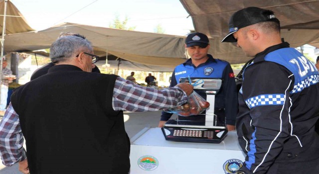 Toroslarda semt pazarlarında gramaj ve etiket denetimi