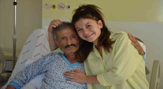 Torunundan alınan karaciğer nakledilen 71 yaşındaki dede, gözyaşlarını tutamadı