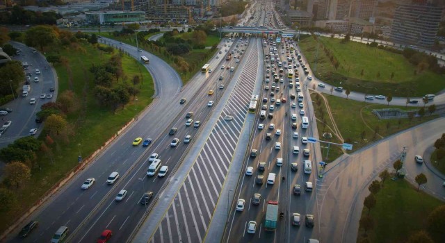 Trafiği tehlikeye atan motosiklet sürücülerine uyarı