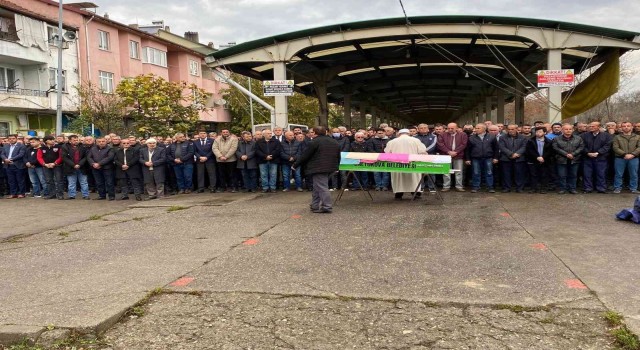 Trafik kazasında hayatını kaybeden anne Kök, toprağa verildi