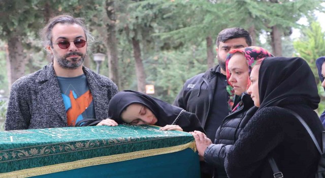 Trafik kazasında hayatını kaybeden tiyatro organizatörü son yolculuğuna uğurlandı
