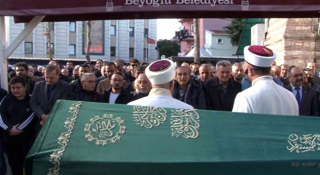 Trafik kazasında hayatını kaybeden tiyatro oyuncusu Burak Topçu son yolculuğuna uğurlandı