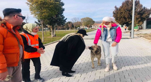 Tuğba Özay Konyadaki hayvan barınağını gezdi