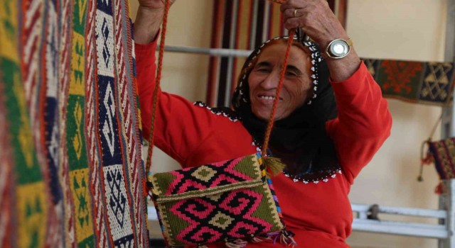 Tuncelinin en önemli kültürel eseri ‘cacim, 76 yaşındaki Zerican ninenin elinde hayat buluyor