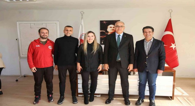 Turgay Genç: “Kadın voleybol takımımız gururumuz”