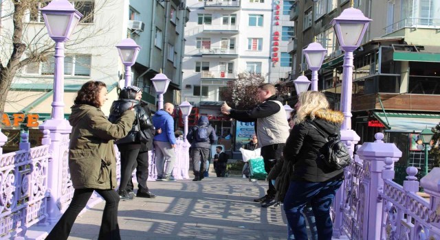 Turistlerin Porsuk Nehrine ilgisi Eskişehirlilere adeta yürüyecek yer bırakmadı