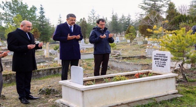 Türk sinemasının bilge yönetmeni Kütahyalı Ahmet Uluçay dualarla anıldı