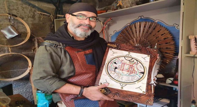 Türk tarihini eserleri ile yaşatıyor