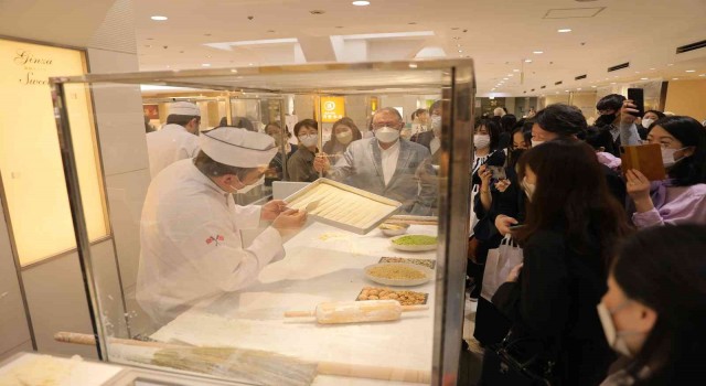 Türk tatlısı baklava Japonyanın en lüks semtinde görücüye çıktı