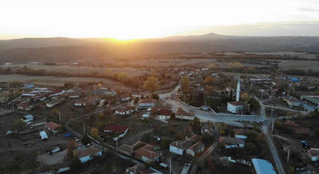 Türkiyenin dört bir yanından bu köye akın ediyorlar, boş ev kalmadı