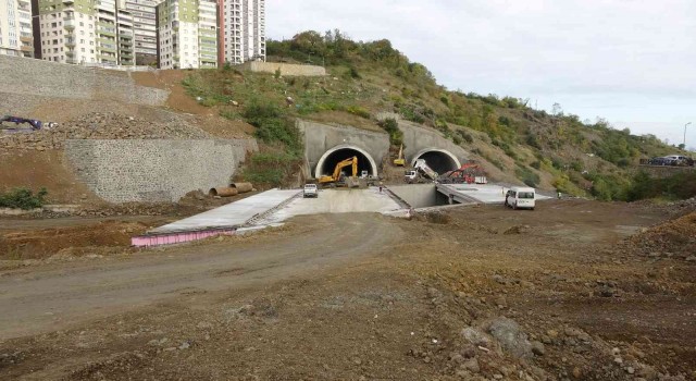 Türkiyenin en maliyetli şehir içi yollarından Kanuni Bulvarında çalışmalar hızlandı