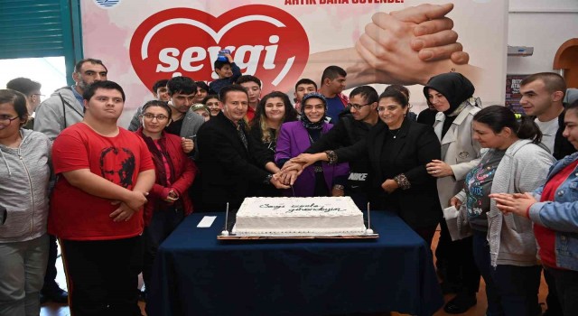 Tuzlanın özel çocuklarına kaybolma ihtimaline karşı sevgi izi dövmesi yapıldı