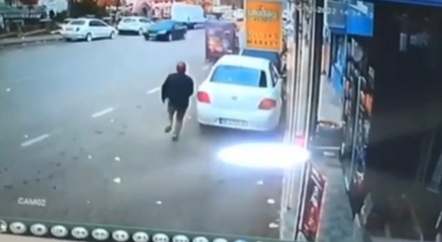 Uçan dolap...Fırtına Bursada herşeyi uçurdu