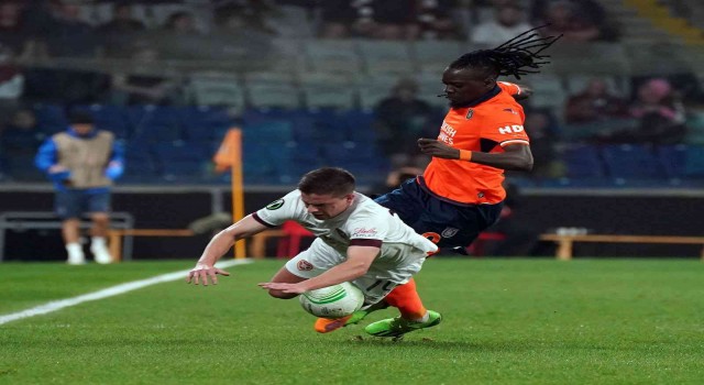 UEFA Avrupa Konferans Ligi: Medipol Başakşehir: 2 - Hearts: 0 (İlk yarı)