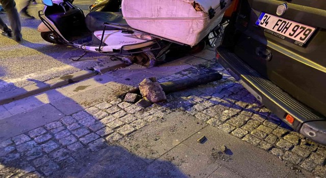 Ümraniyede eşini işe bırakırken kaza yaptı: 2 yaralı