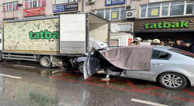 Ümraniyede kalp krizi geçiren sürücü kaza yaptı, ağır yaralandı