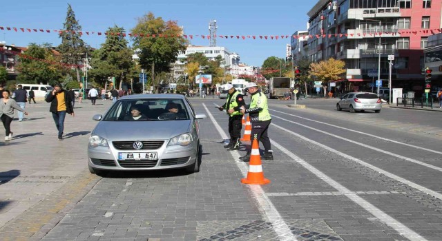 Uşakta bin 240 sürücüye para cezası kesildi