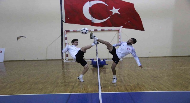 Üstü üste Türkiye şampiyonu olan ayak tenisi takımı, Dünya Şampiyonasına hazırlanıyor
