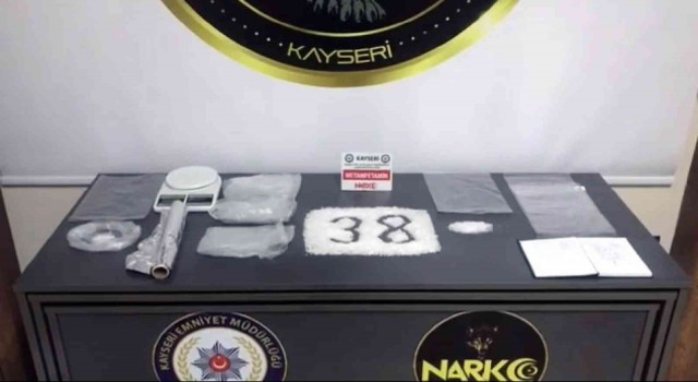 Uyuşturucu madde iç çamaşırından çıktı
