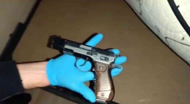 Uyuşturucu operasyonunda asansör kabininden hassas terazi çıktı