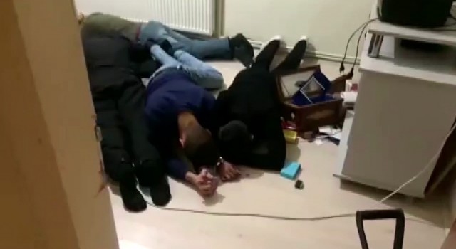 Uyuşturucu üretilen eve narkotikten baskın