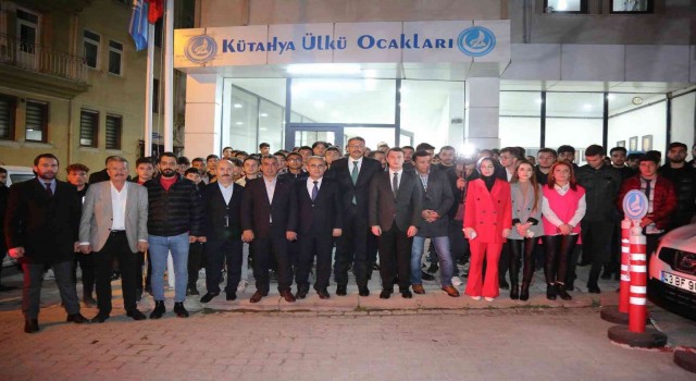 Vali Ali Çelik, Ülkü Ocakları Kütahya İl Başkanlığında gençlerle bir araya geldi