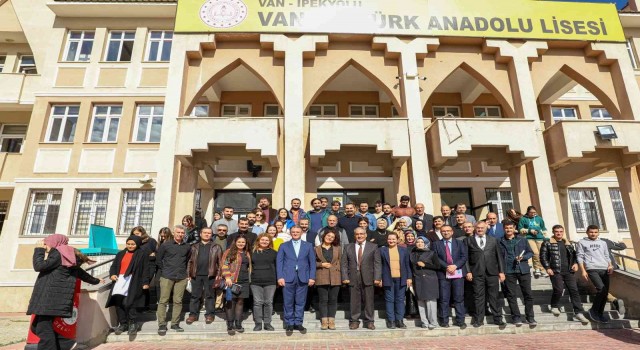 Vali Balcı öğrencilerle bir araya geldi