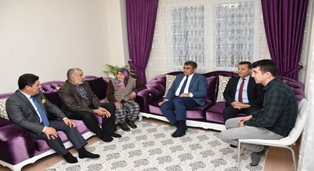 Vali Gürel, şehit ve gazi ailelerini yalnız bırakmıyor